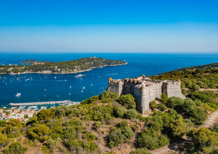 Les ruines du Fort du Mont Alban